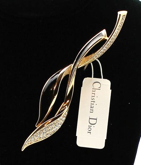 dior brooch pin